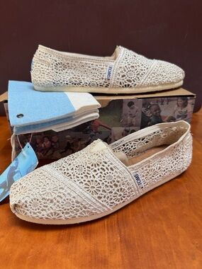 Toms Women's  Natural Crochet Slip-On Flats in Cream size 9